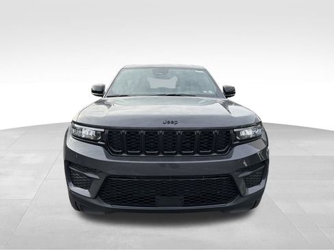 New 2025 Jeep Grand Cherokee Altitude image 2