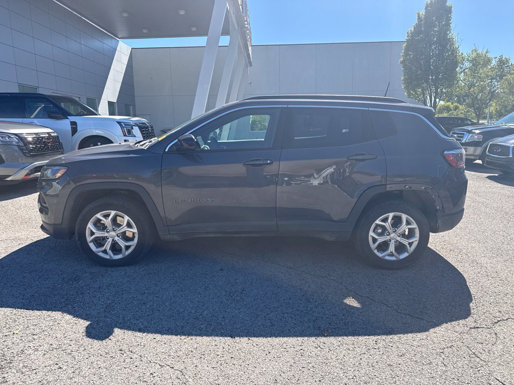 Used 2024 Jeep Compass Latitude AWD/4WD image 5
