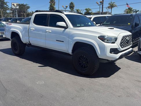 Used 2020 Toyota Tacoma TRD Sport w/ Technology Package AWD/4WD image 2