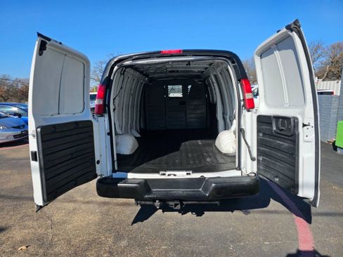 Used 2015 Chevrolet Express 2500 Extended RWD image 12