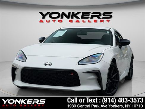 Used 2023 Toyota GR86 Premium image 17