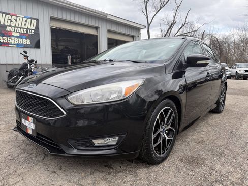 Used 2015 Ford Focus SE w/ SE Sport Package image 9