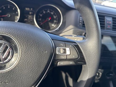 Used 2015 Volkswagen Jetta S image 16