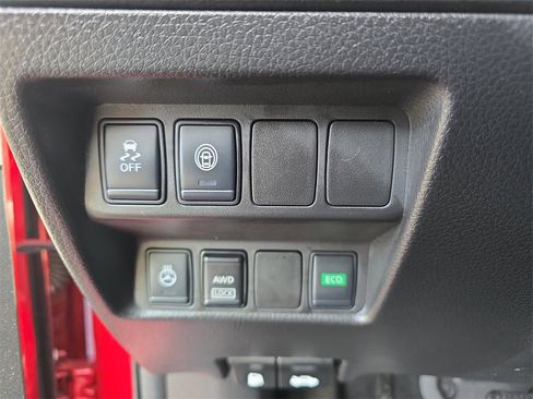 Used 2018 Nissan Rogue Sport SL w/ SL Premium Package image 24