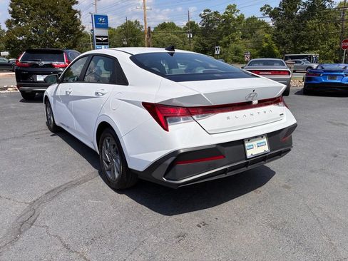 Used 2025 Hyundai Elantra Hybrid FWD image 5