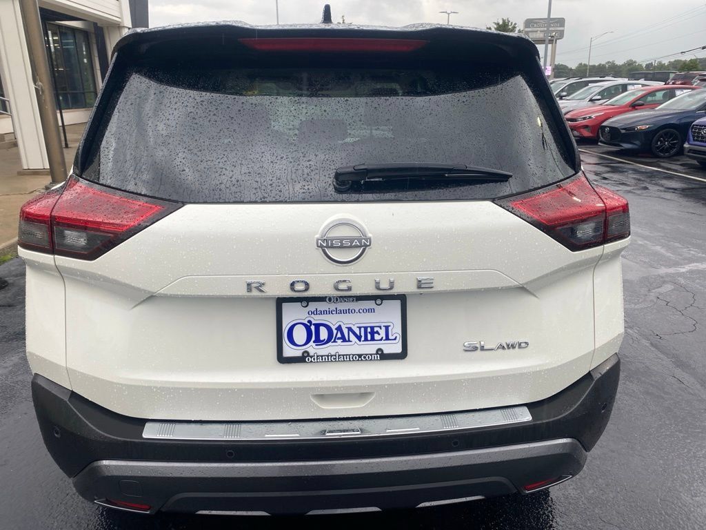 Used 2023 Nissan Rogue SL AWD/4WD image 5