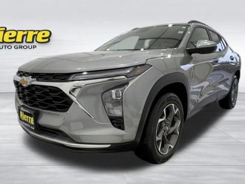 Used 2025 Chevrolet Trax LT w/ LT Convenience Package image 1