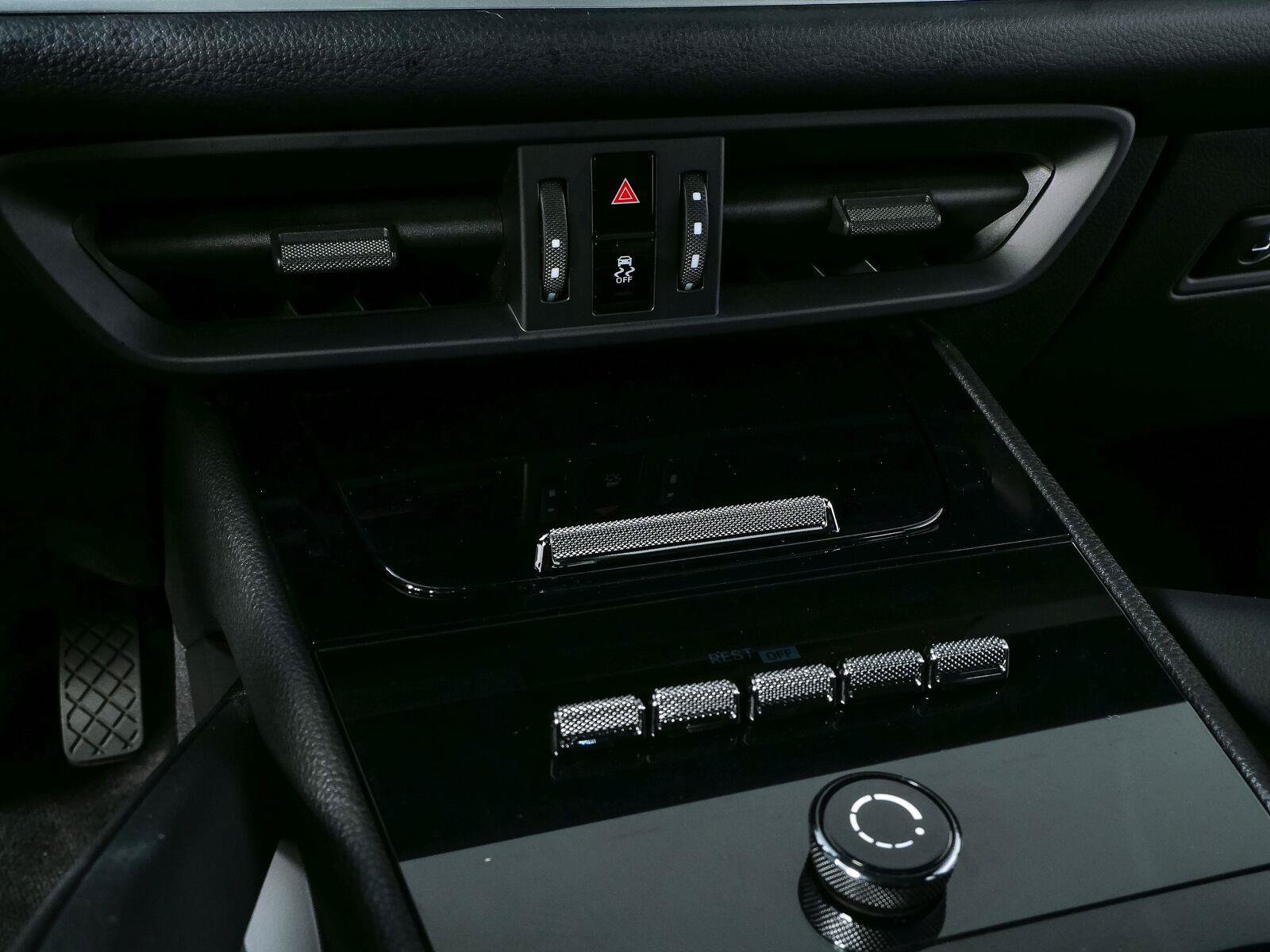 Certified 2024 Porsche Cayenne AWD/4WD image 17