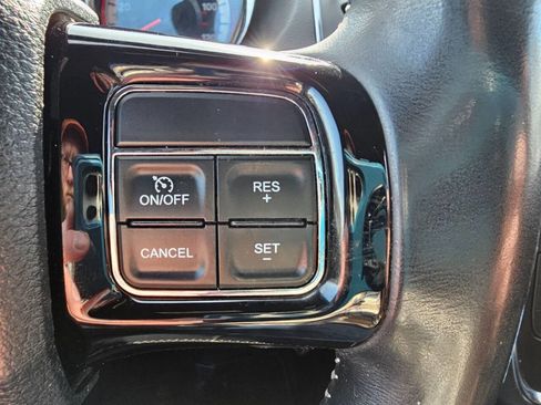 Used 2018 Dodge Grand Caravan SE image 19