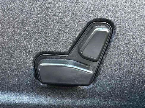 Used 2022 Chrysler 300 S RWD image 11