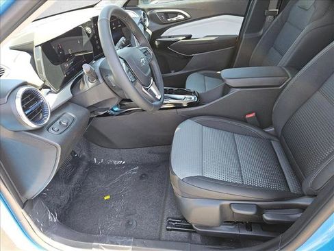 New 2026 Chevrolet Trax LT w/ Midnight Edition image 4