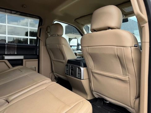 Used 2017 Ford F250 Lariat w/ Chrome Package image 8