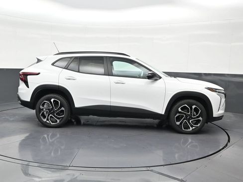 Used 2025 Chevrolet Trax RS w/ Driver Confidence Package FWD image 7