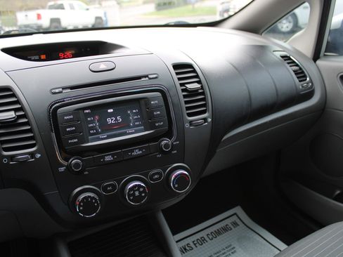 Used 2017 Kia Forte LX w/ LX Popular Package image 8