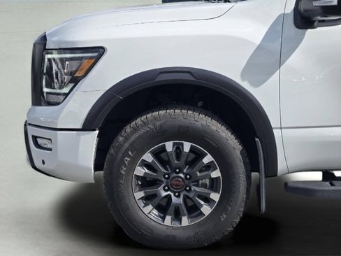Used 2024 Nissan Titan PRO-4X w/ Pro-4x Convenience Package AWD/4WD image 9