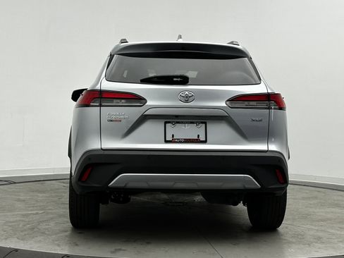 Used 2023 Toyota Corolla Cross XLE w/ Convenience Package image 7