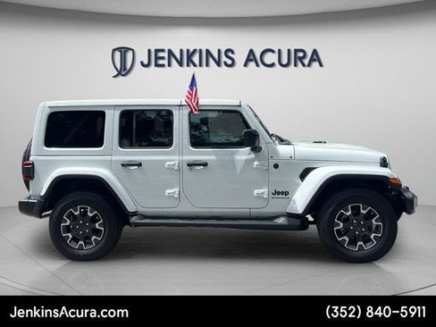 Used 2026 Jeep Wrangler Unlimited Sahara AWD/4WD image 2
