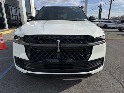 New 2026 Lincoln Navigator L Black Label AWD/4WD image 2