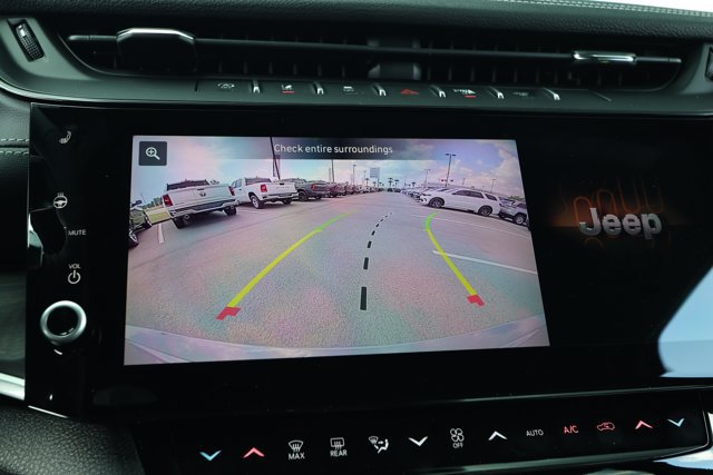 New 2027 Jeep Grand Cherokee Limited RWD image 18