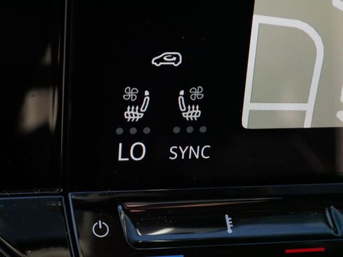 Certified 2025 Volkswagen Atlas SEL image 29