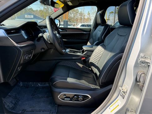 Used 2023 Jeep Grand Cherokee Summit w/ Luxury Tech Group V image 12