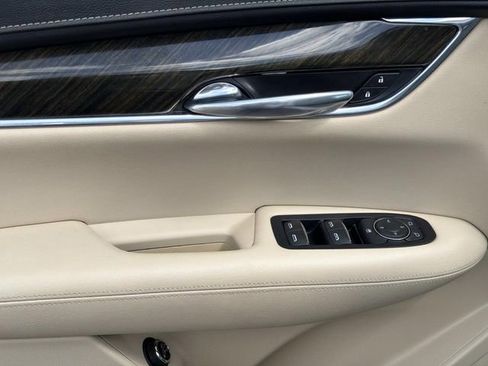 Used 2017 Cadillac XT5 FWD image 25
