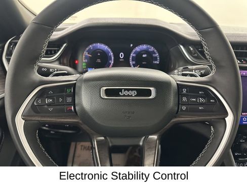 Used 2025 Jeep Grand Cherokee Limited image 34