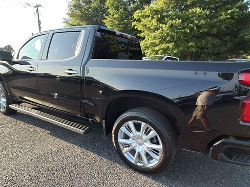 Used 2021 Chevrolet Silverado 1500 High Country w/ Technology Package AWD/4WD image 9
