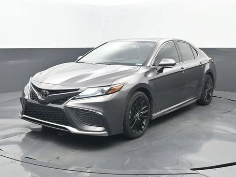 Used 2022 Toyota Camry XSE FWD image 8
