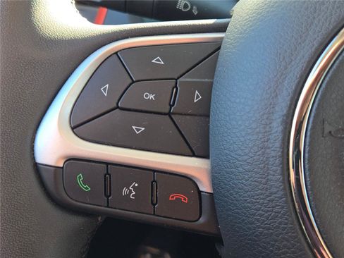 Certified 2020 Jeep Renegade Latitude image 31