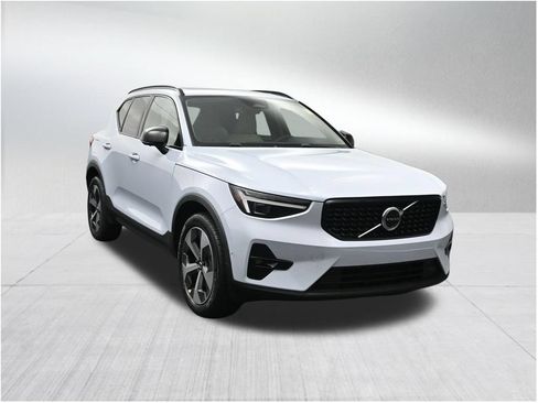 Used 2024 Volvo XC40 B5 Plus w/ Climate Package AWD/4WD image 7