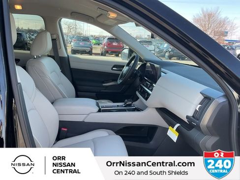 New 2026 Nissan Pathfinder SL image 11