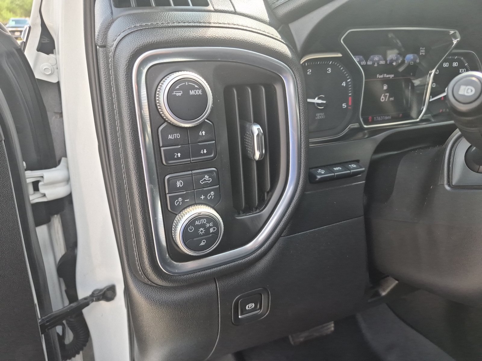 Used 2020 GMC Sierra 3500 Denali w/ Denali Ultimate Package AWD/4WD image 27