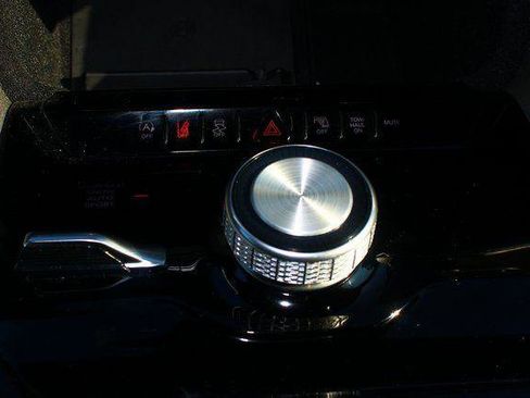 Used 2024 Jeep Wagoneer L Series II image 23