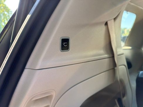 Used 2019 Chrysler Pacifica Touring-L w/ Advanced Safetytec Group FWD image 9