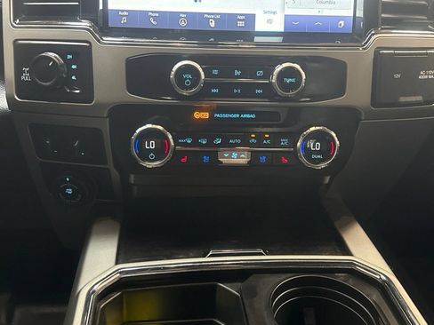 Used 2022 Ford F250 Lariat w/ Lariat Ultimate Package AWD/4WD image 19