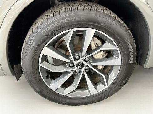 Used 2023 Audi Q5 2.0T Premium w/ Convenience Package AWD/4WD image 11