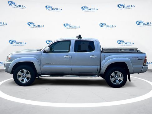 Used 2011 Toyota Tacoma PreRunner RWD image 2