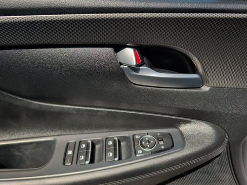 Used 2020 Hyundai Santa Fe SE image 10