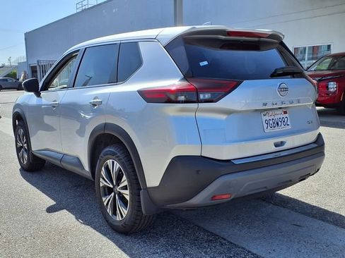Used 2023 Nissan Rogue SV FWD image 3