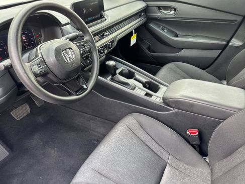 Used 2023 Honda Accord EX image 4