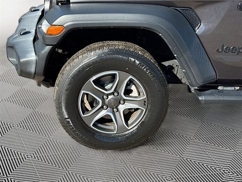 Used 2021 Jeep Wrangler Unlimited Sport image 33