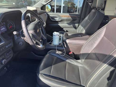 Used 2021 Chevrolet Suburban Premier w/ Premium Package image 3