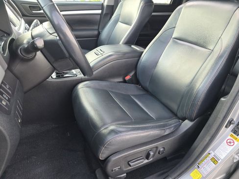 Used 2018 Toyota Highlander XLE FWD image 25