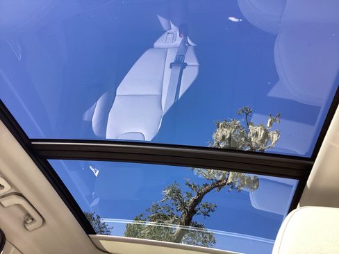 Certified 2023 Volvo XC60 B5 Plus w/ Climate Package image 28