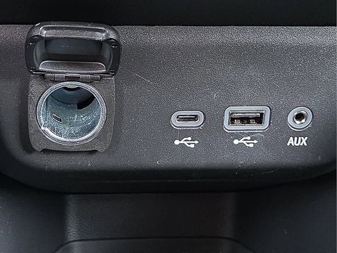 Used 2023 Chevrolet TrailBlazer RS w/ Convenience Package image 17