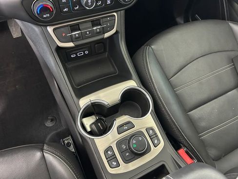 Used 2023 GMC Terrain Denali image 21