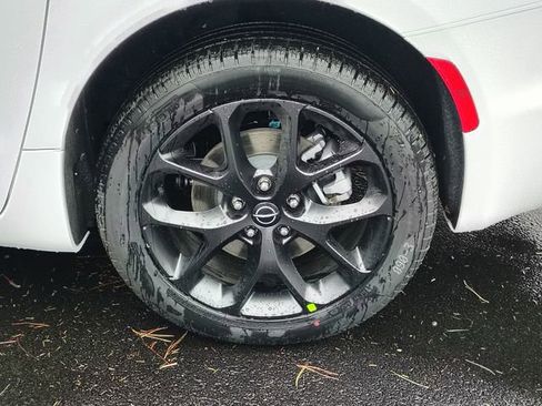 New 2026 Chrysler Pacifica Select image 36