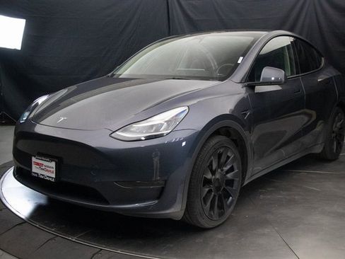 Used 2023 Tesla Model Y Long Range image 6