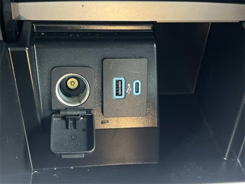 Certified 2023 Ford Explorer XLT image 27